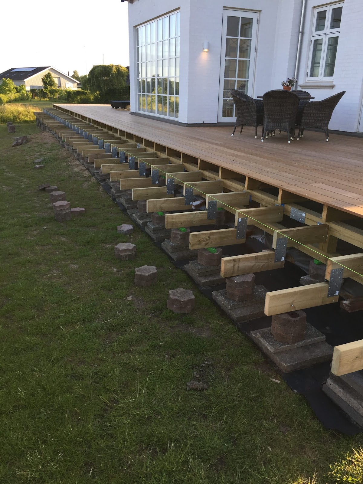 IPE-terrasse med kæmpetrappe