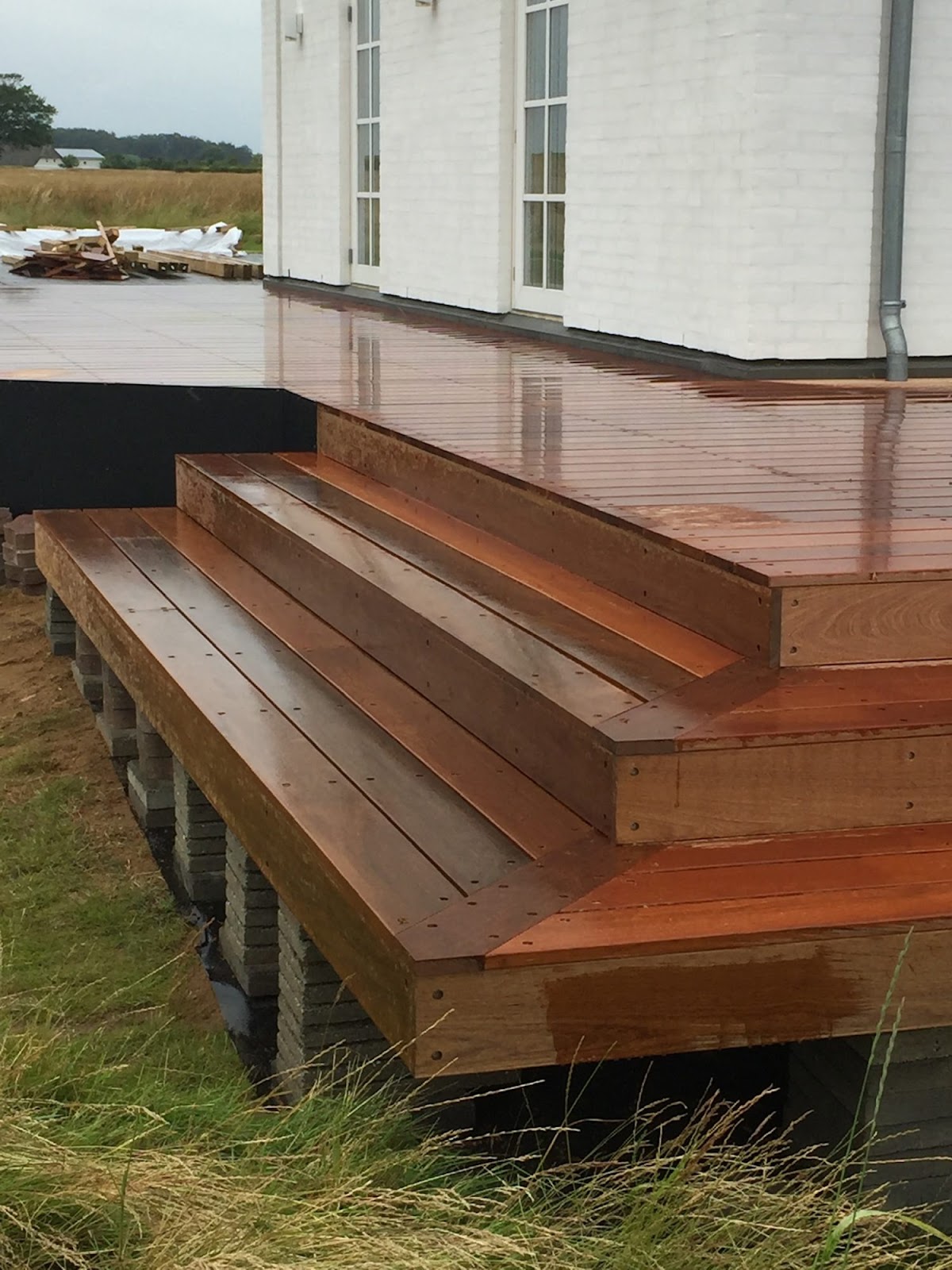 IPE-terrasse med kæmpetrappe