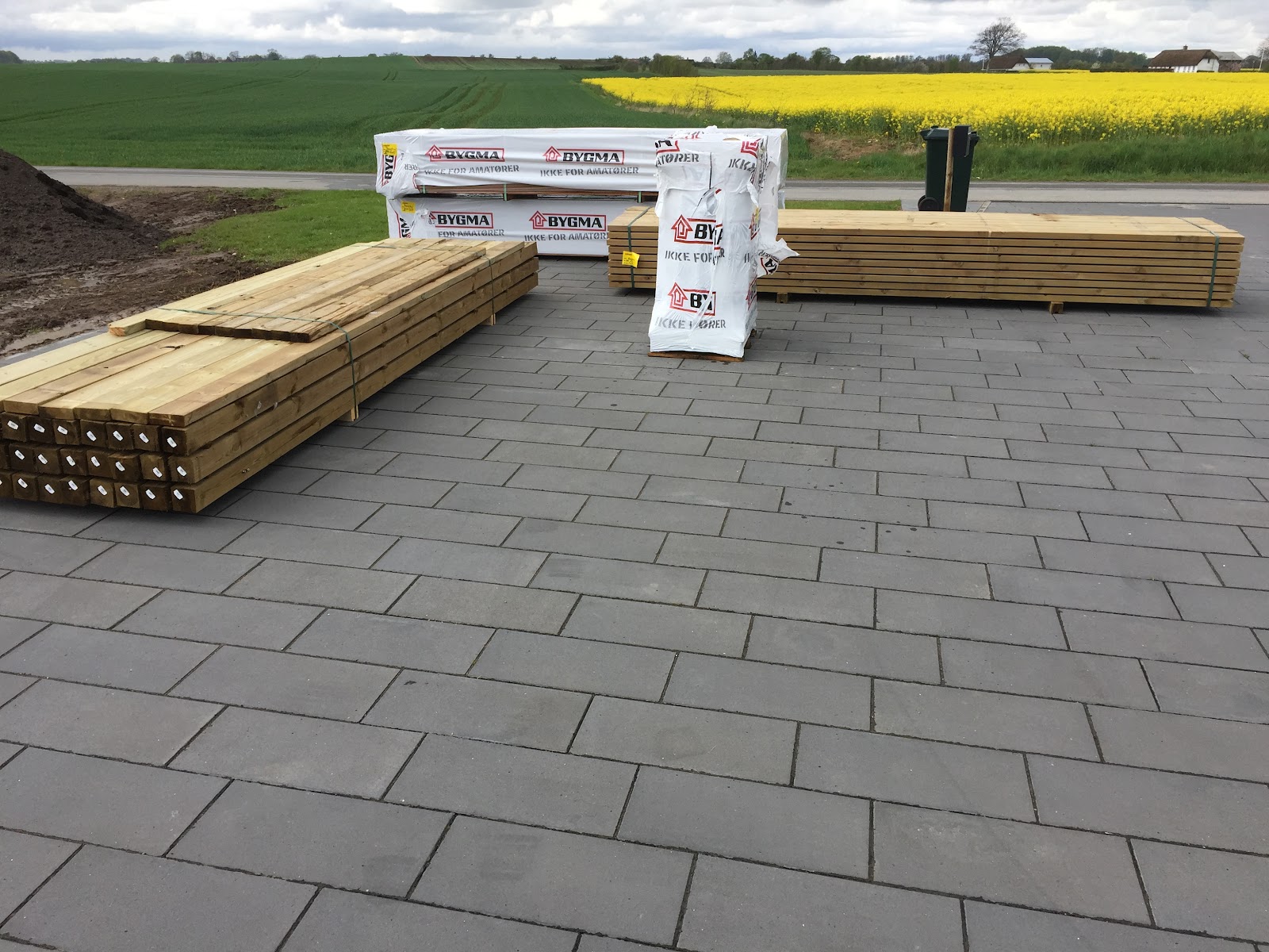 IPE-terrasse med kæmpetrappe