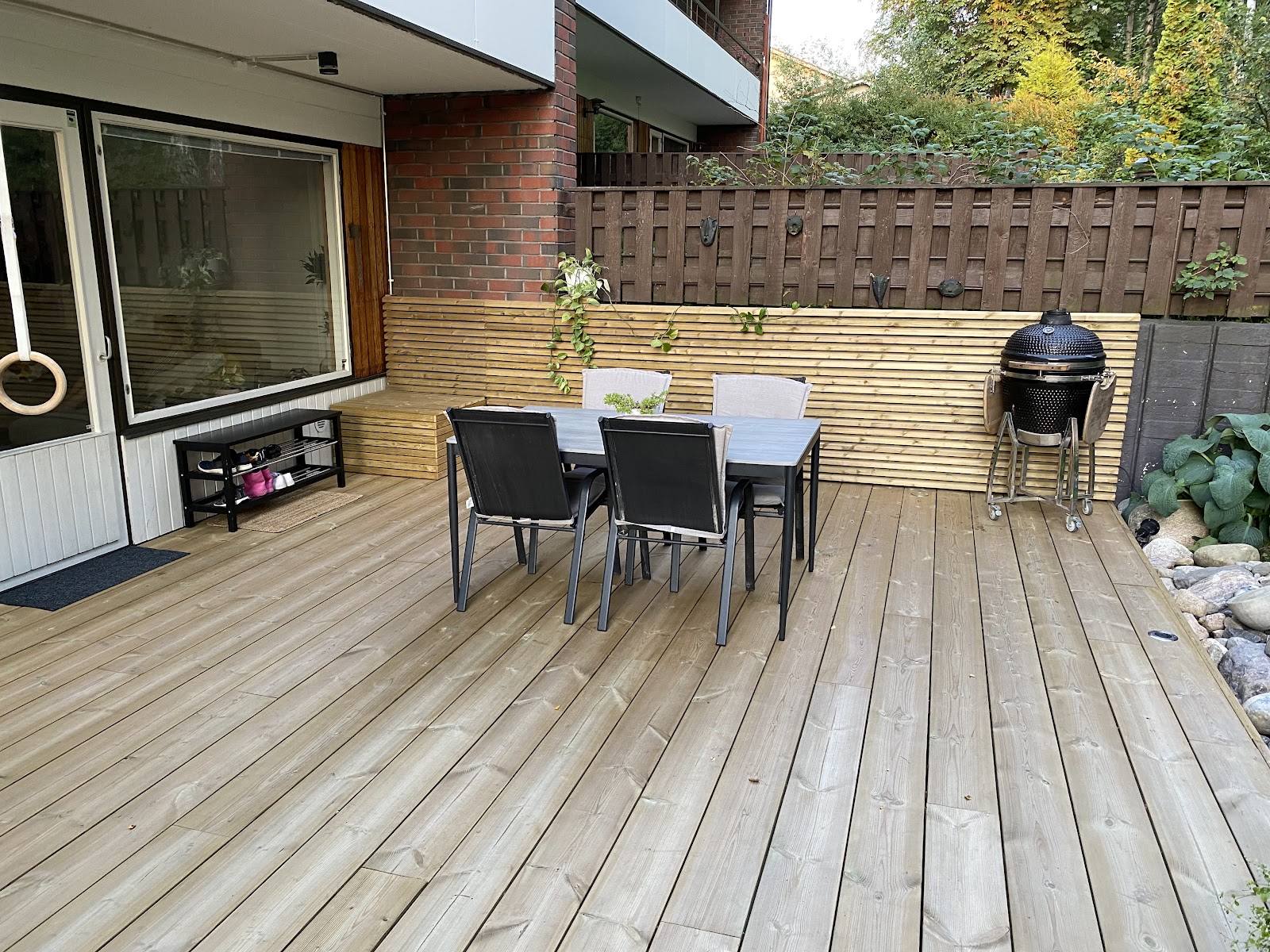 Terrasse med smart opbevaring