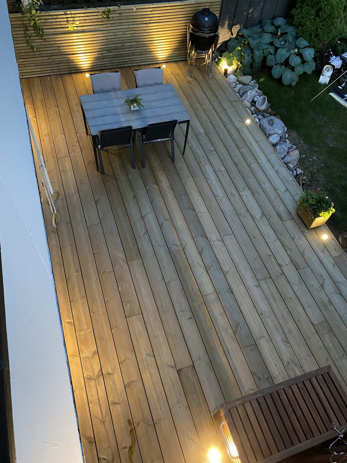 Terrasse med smart opbevaring