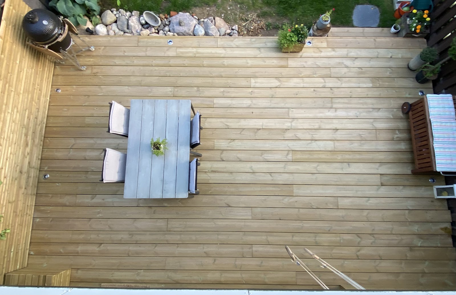 Terrasse med smart opbevaring