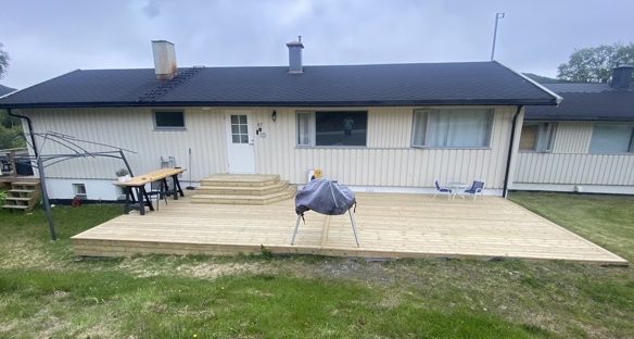 Ny beklædning og entrétrappe