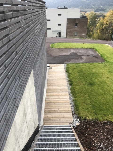 Terrasse med rækværk