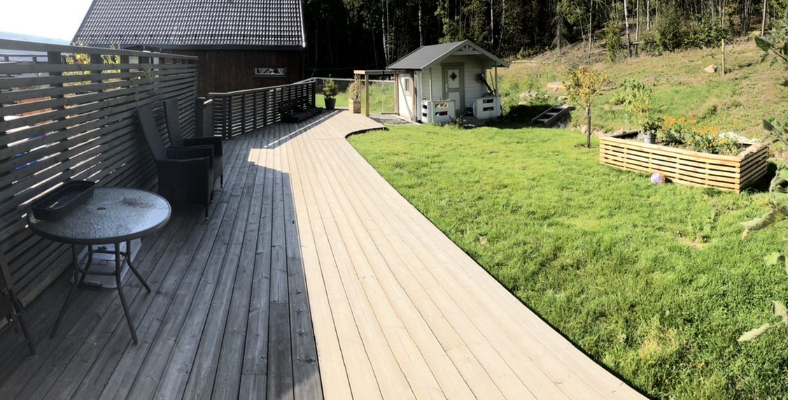 Terrasse med rækværk