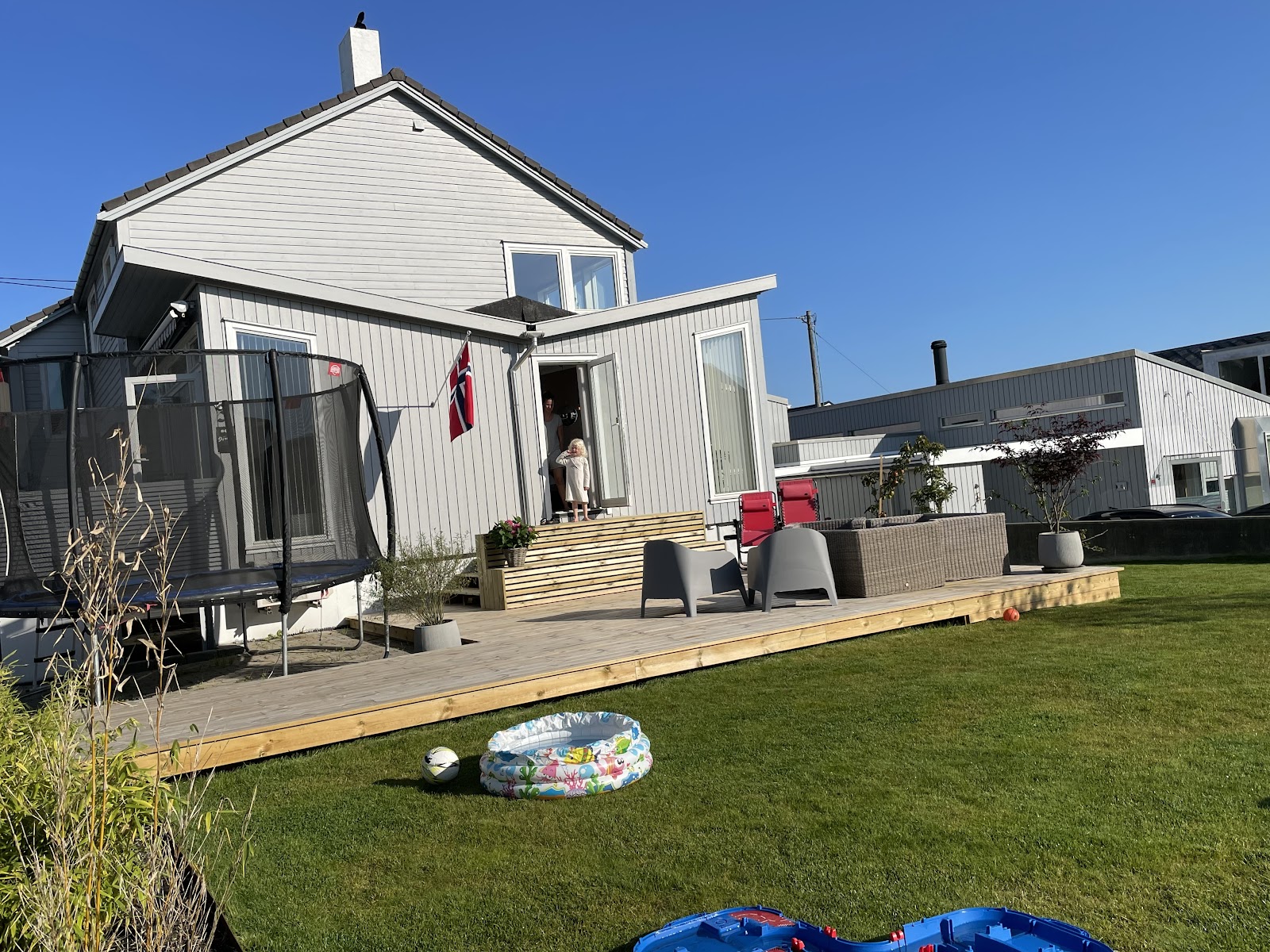 Haveprojekt med fokus på beklædning og trapper