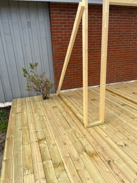 Ny terrasse, depotrum og lysthus