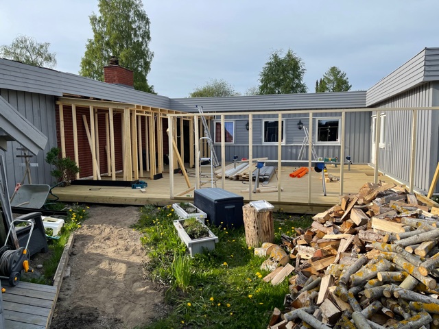 Ny terrasse, depotrum og lysthus