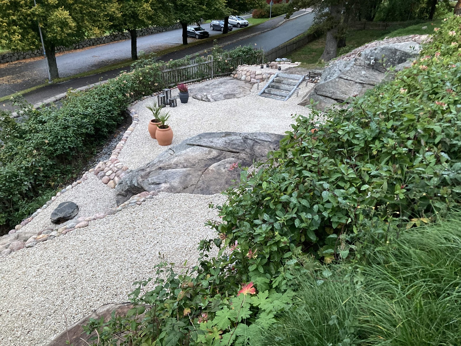 Vildtvoksende kompostområde blev til stenhave