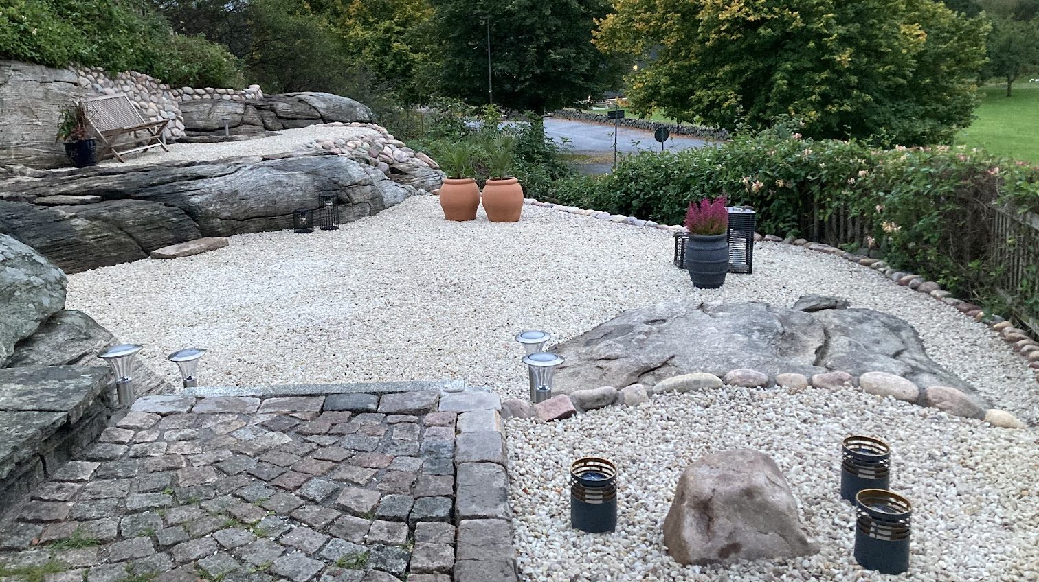 Vildtvoksende kompostområde blev til stenhave