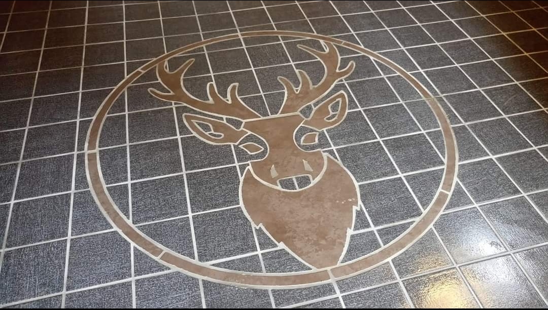 Rådyr på flisegulvet