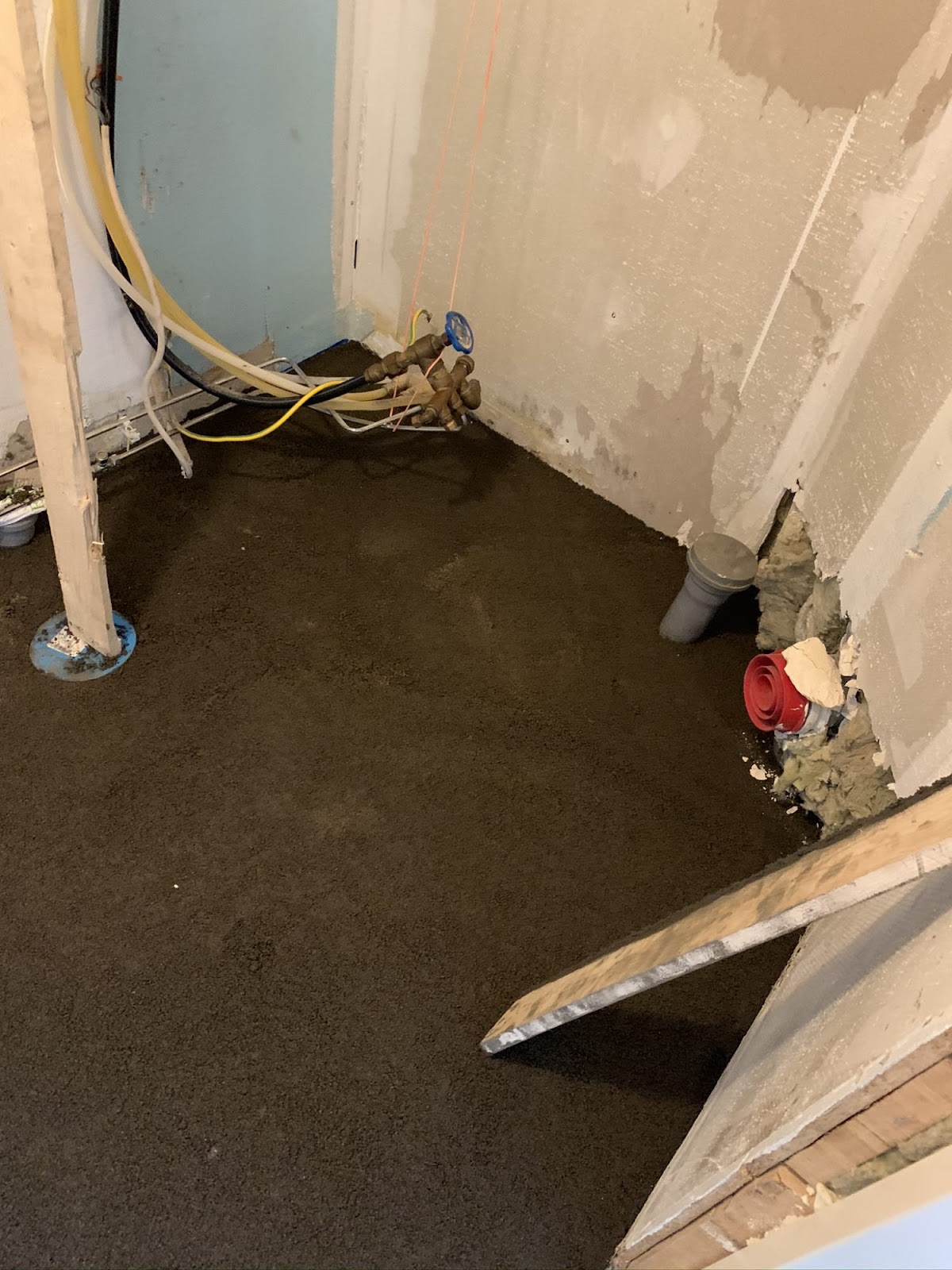 Nyt toilet med sildeben og fliser