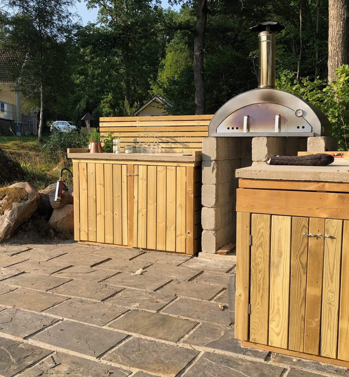 Udekøkken med brændefyret pizzaovn