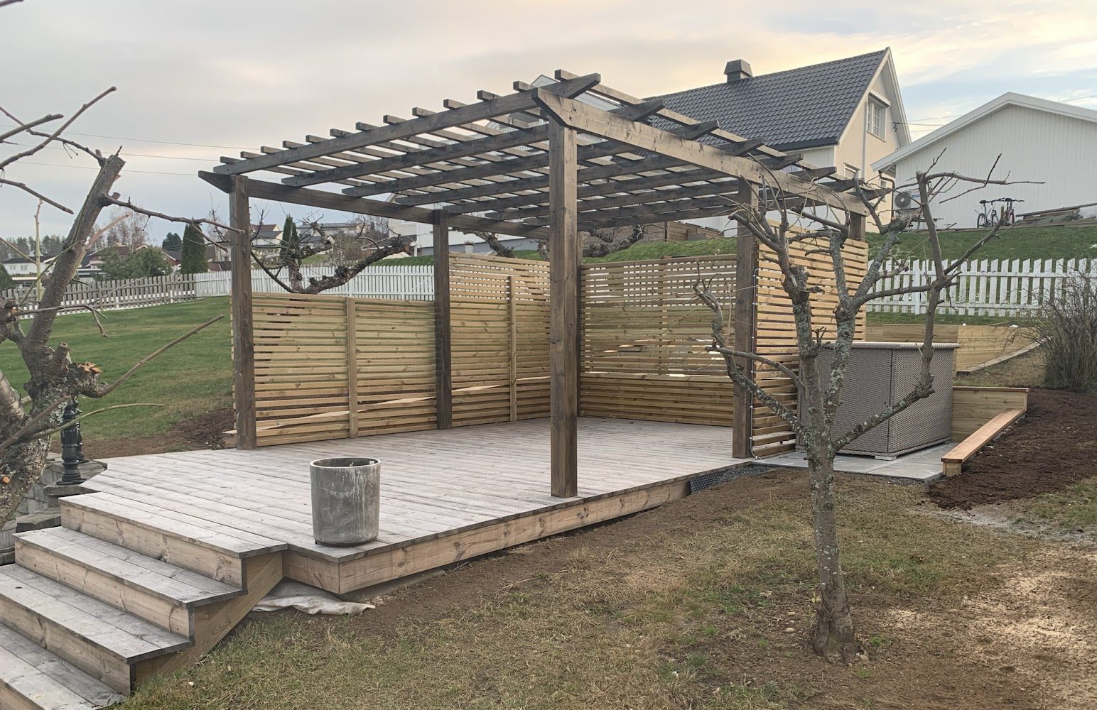 Pergola / køkkenhave
