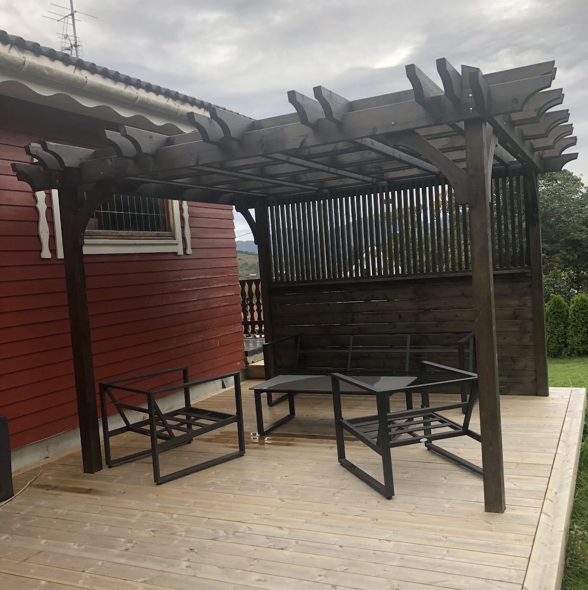 Terrasse med pergola