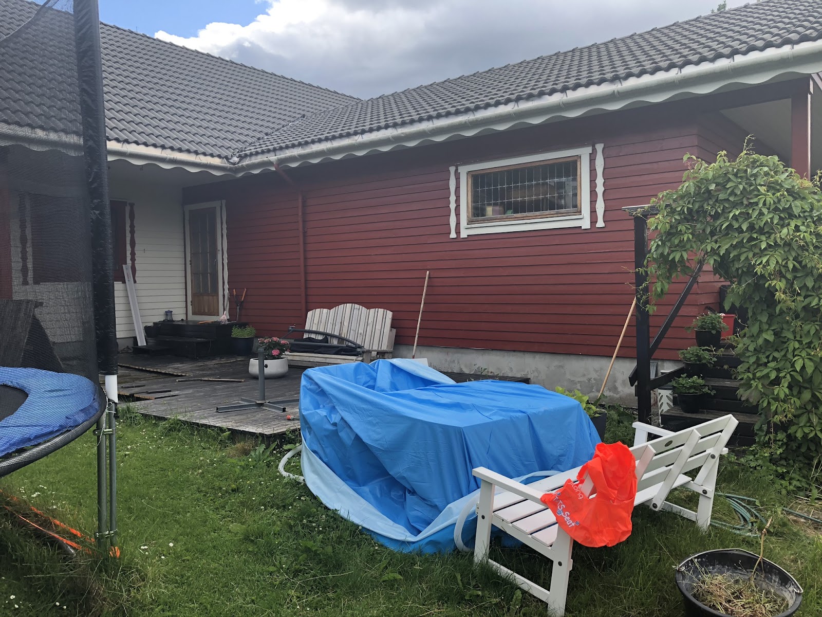 Terrasse med pergola