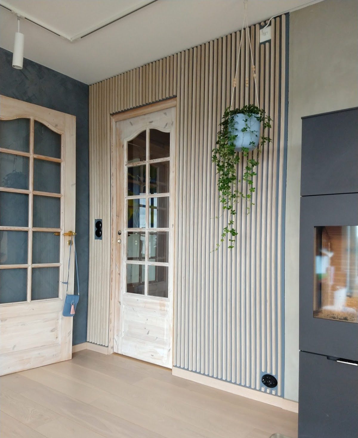 Stuevæg med krydsfiner