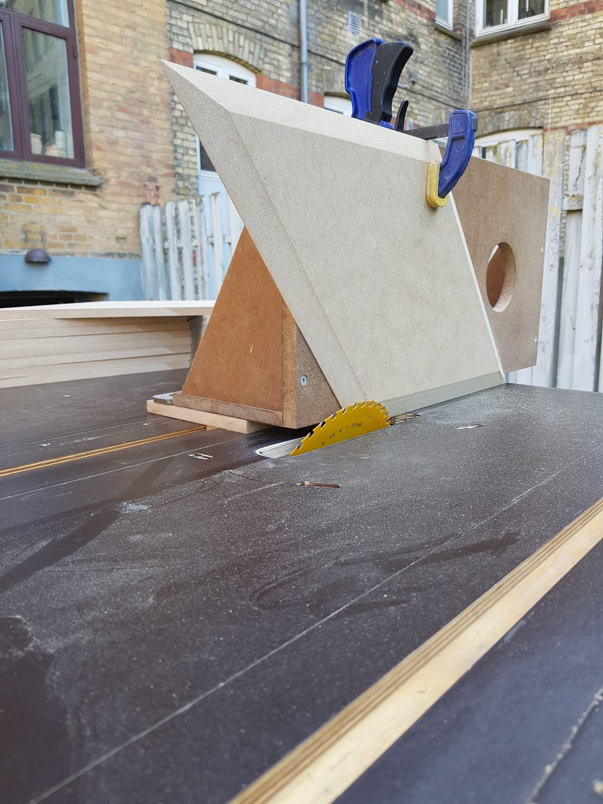 Høje væg-paneler med mønster