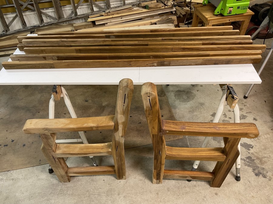 Engelsk parkbænk i teaktræ