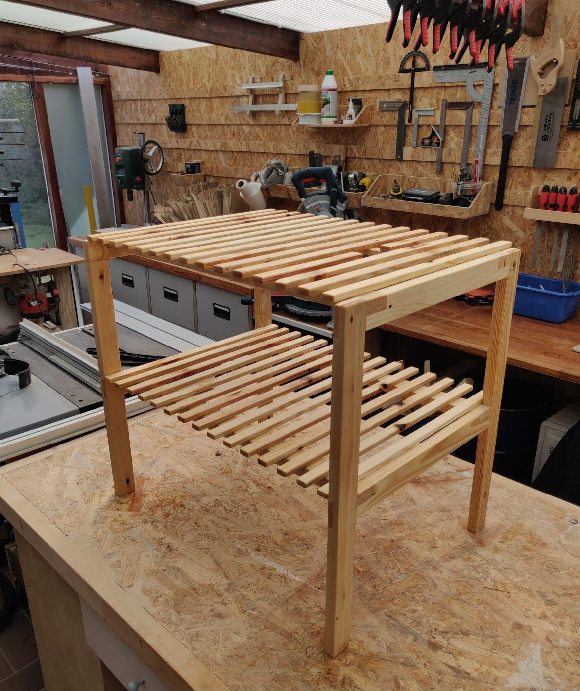 Fra palle til sko-reol