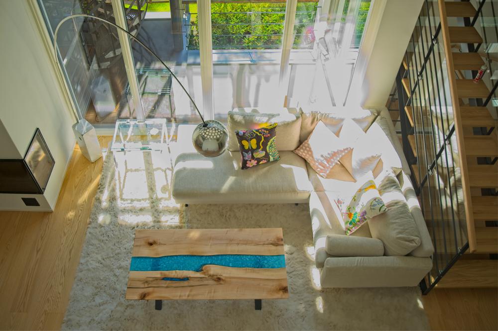 Bord med flod af resin