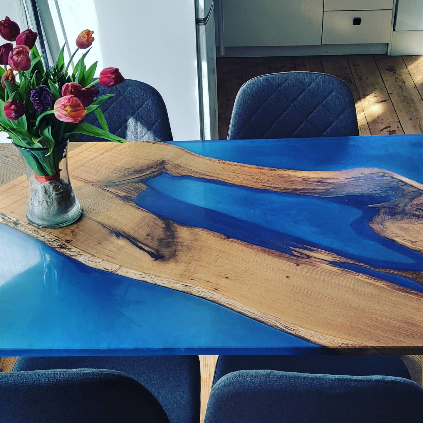 River-epoxy bord af eg