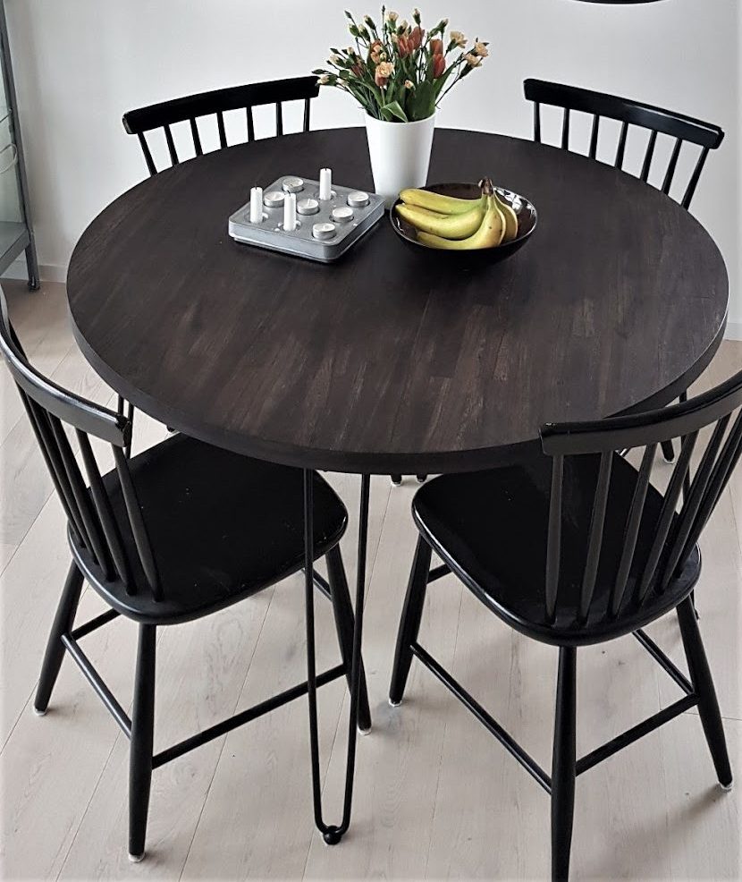 Rundt spisebord i skandinavisk stil