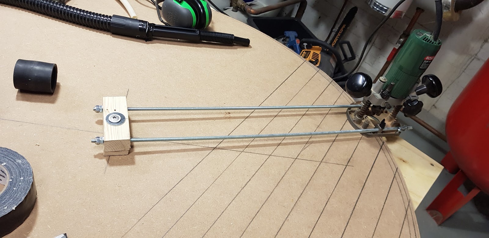 Rundt spisebord i skandinavisk stil