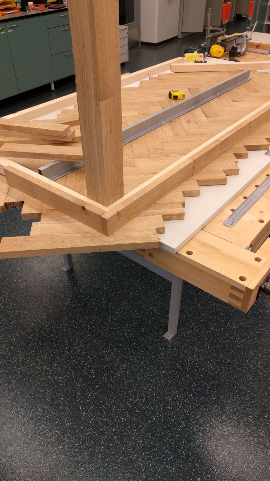 Spisebord med sildeben