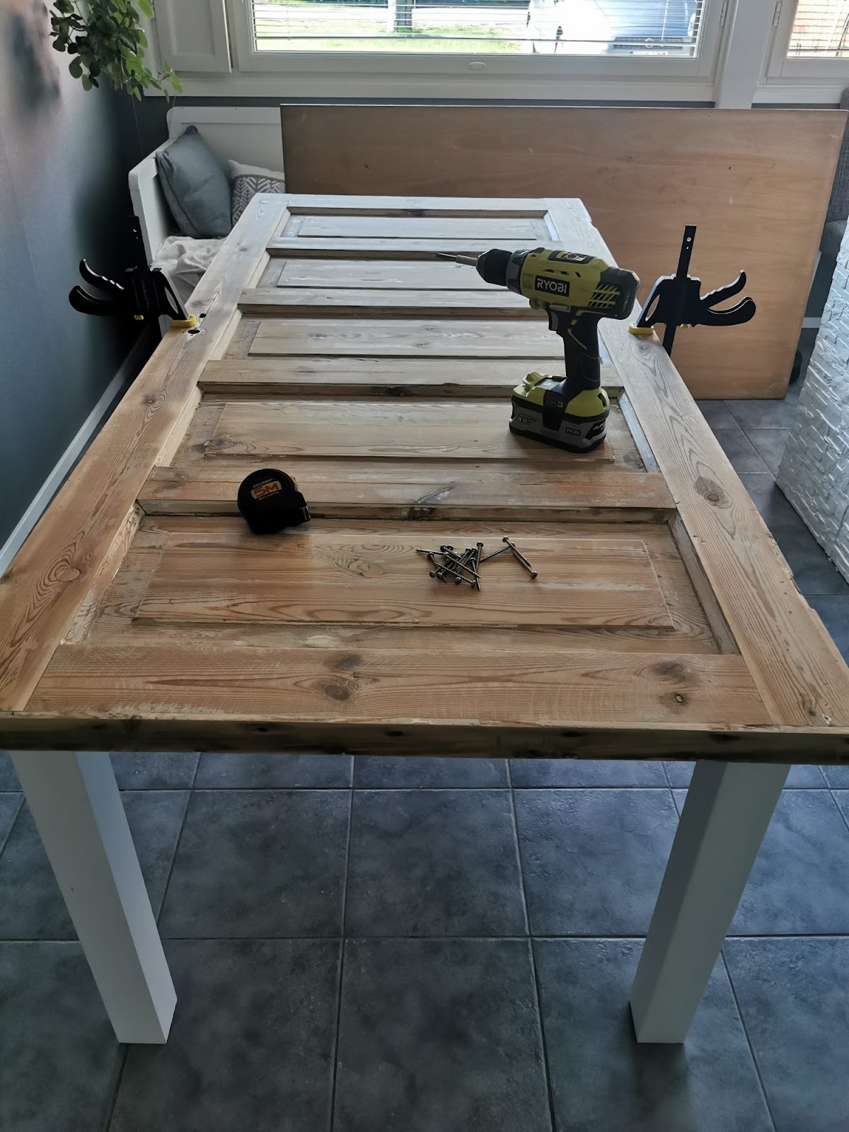 Spisebord af gammel dør