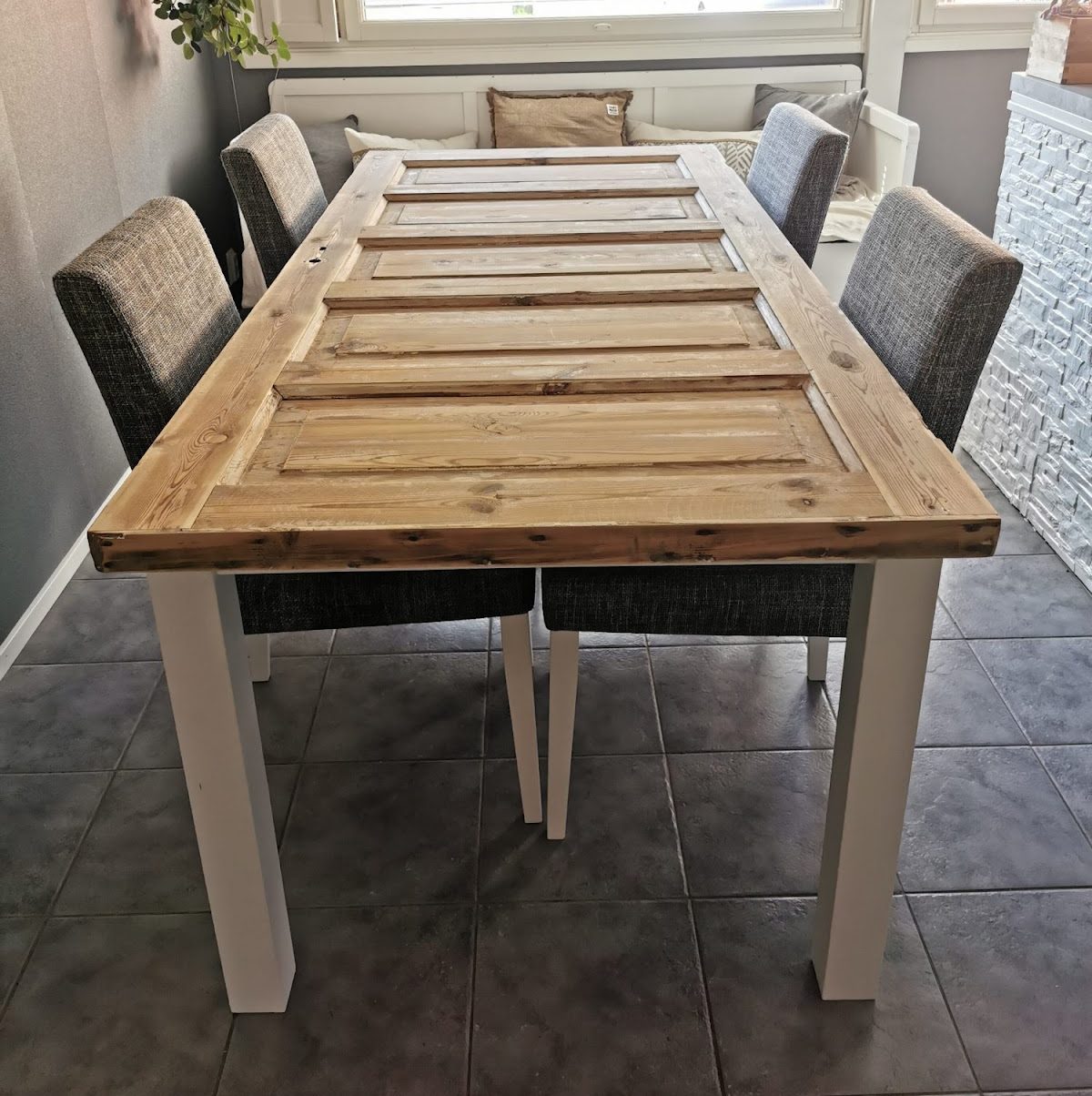 Spisebord af gammel dør