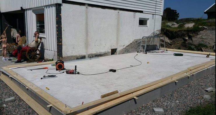 Tilbygning og overdækket indgang