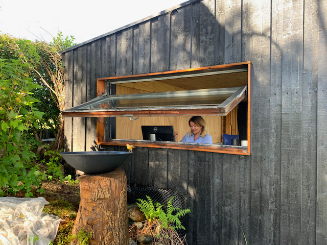 Udestue til fest og musik