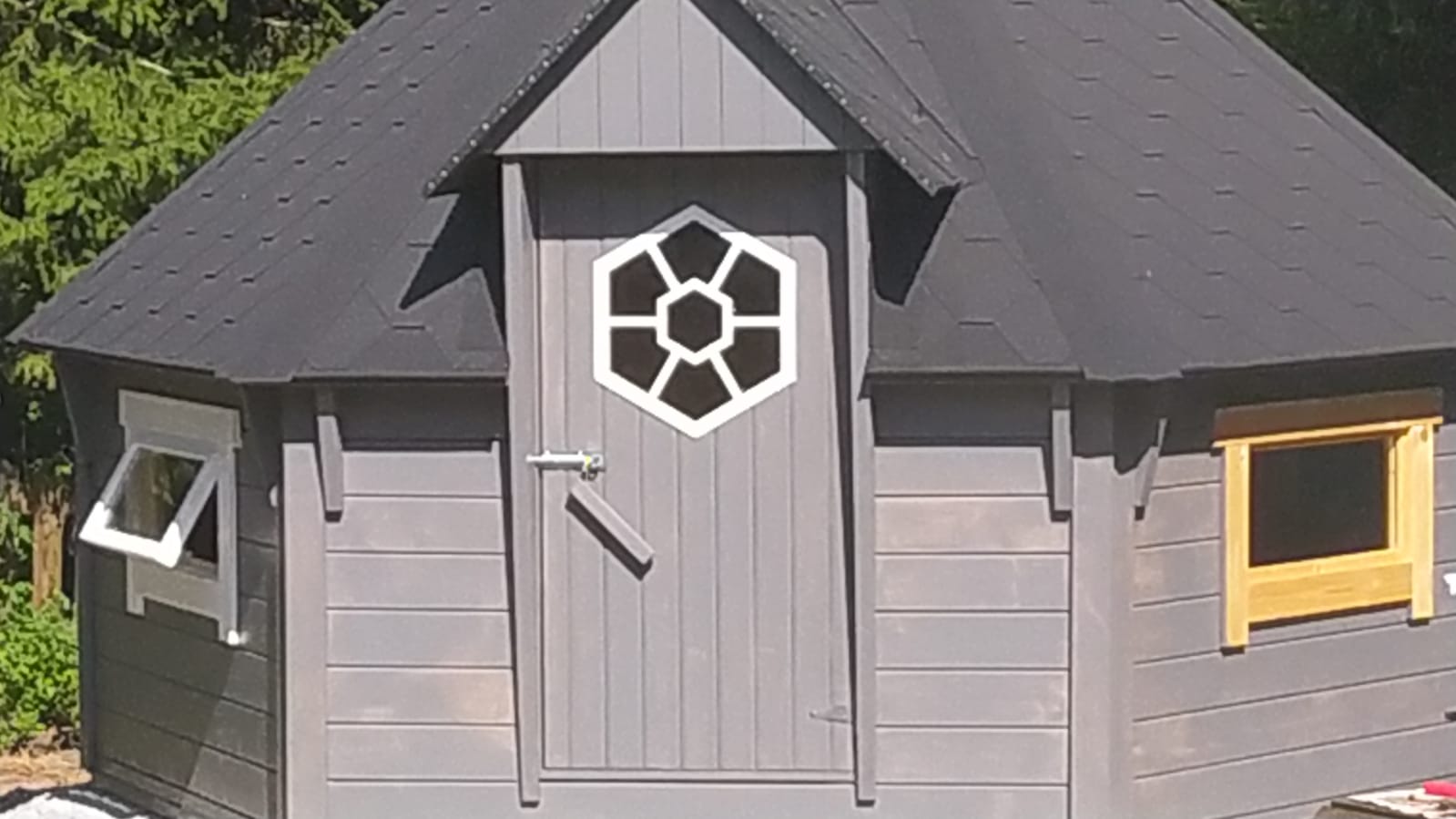 Grillhytte med pyramidetag