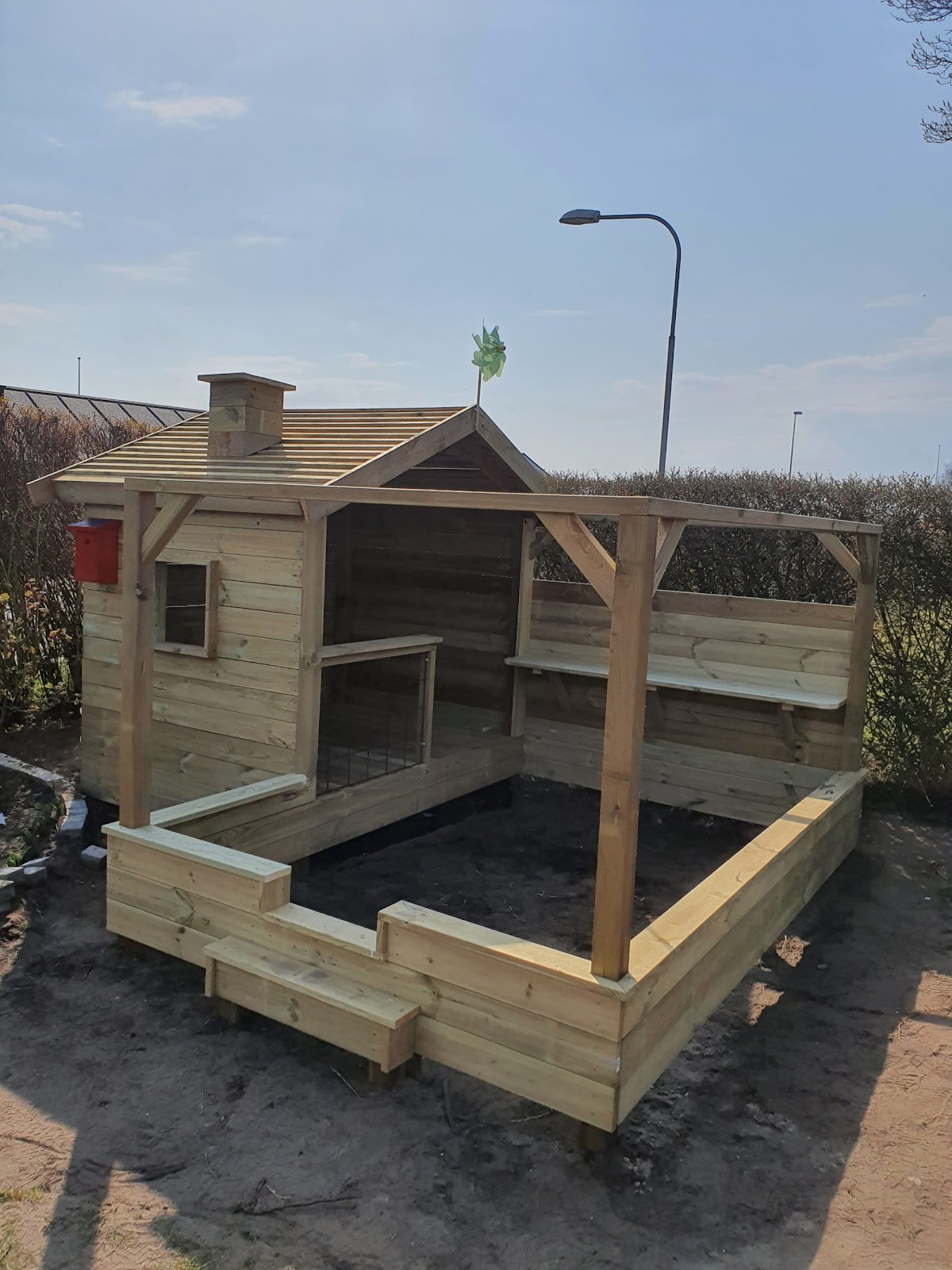 Legehus med sandkasse