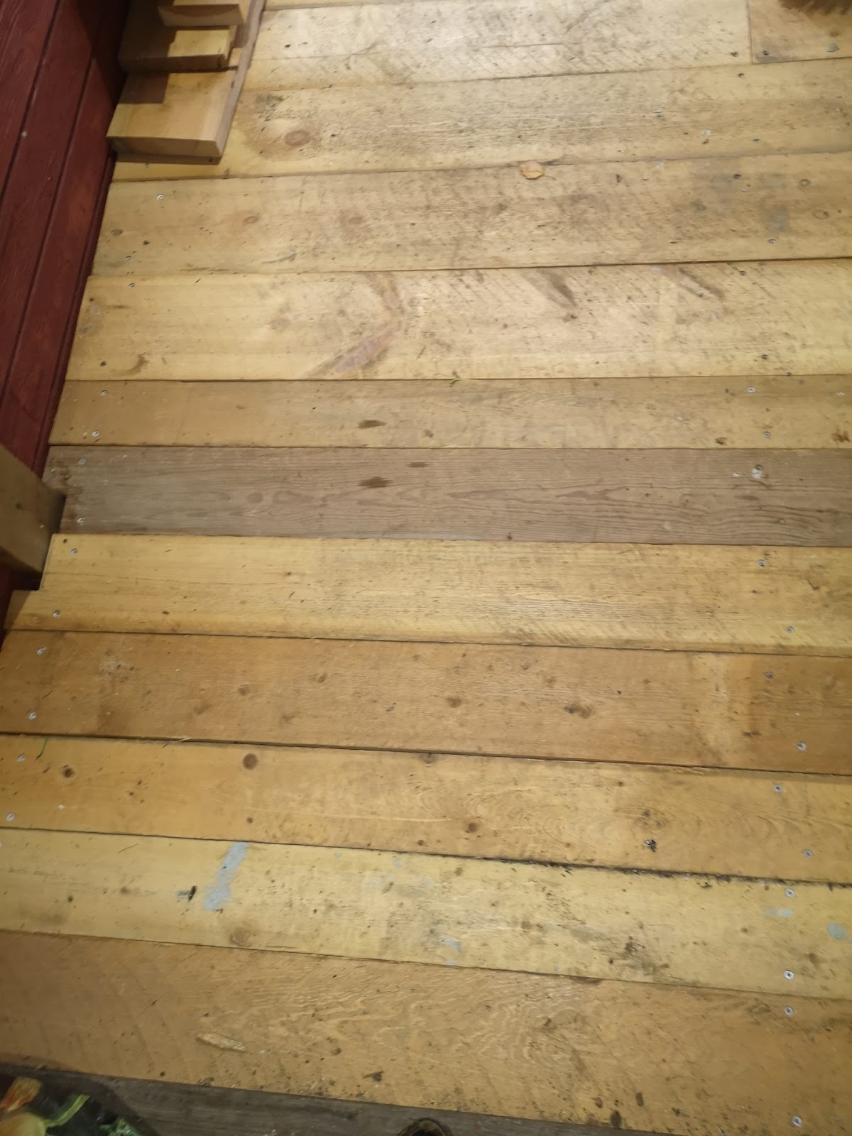 Brændeskur i hyttestil