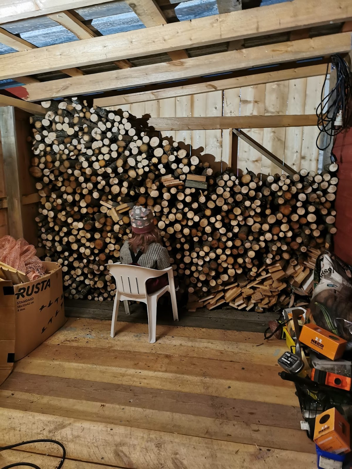 Brændeskur i hyttestil