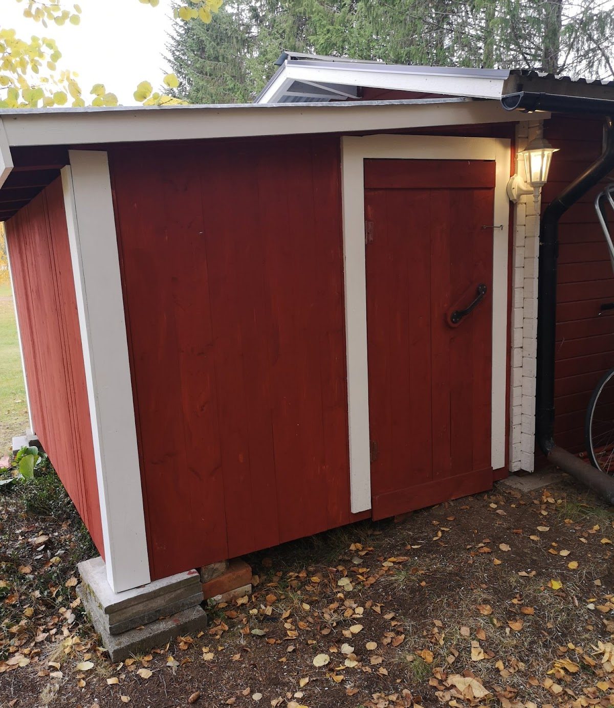 Brændeskur i hyttestil