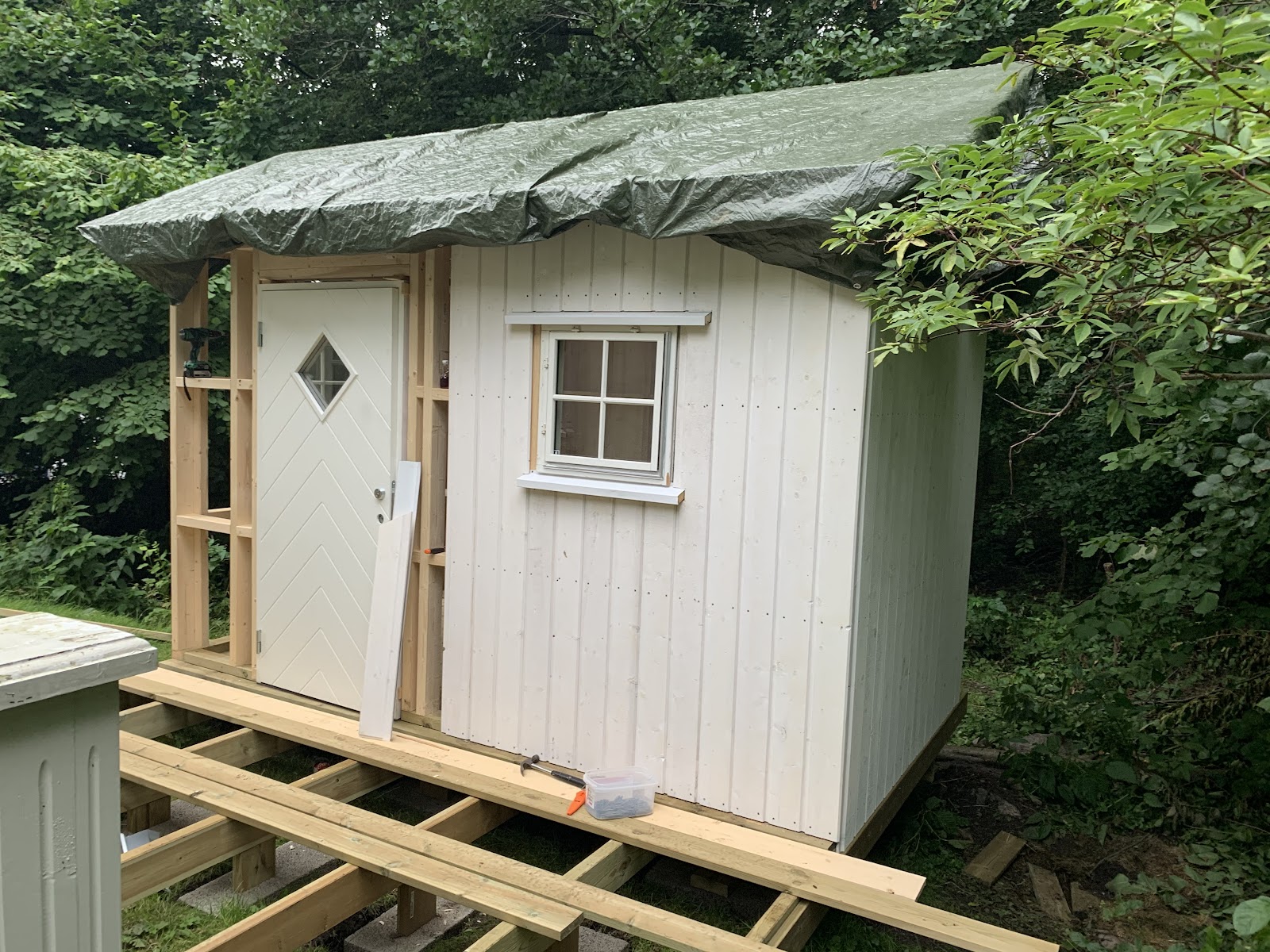 Byg et udendørs skur ved hytten