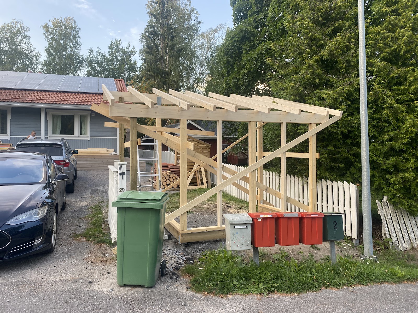 Cykelskur med plads til brænde