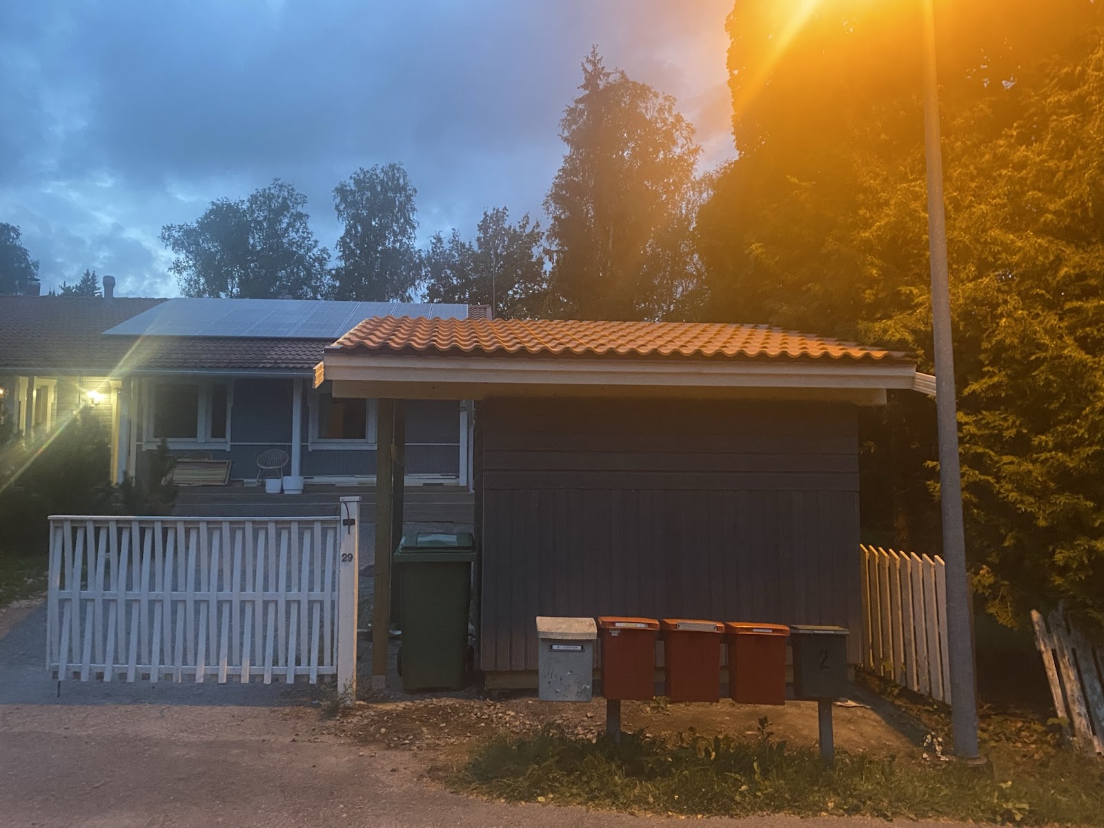 Cykelskur med plads til brænde