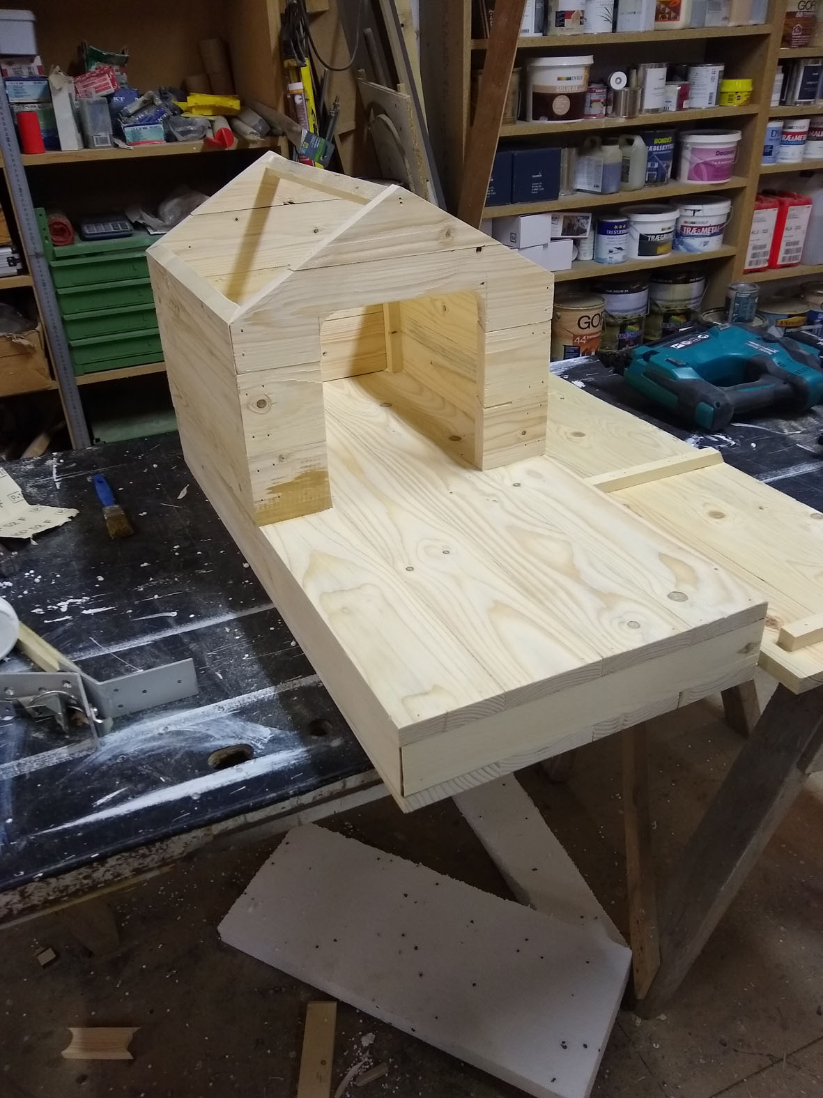 Kryb-i-ly-hus til katten