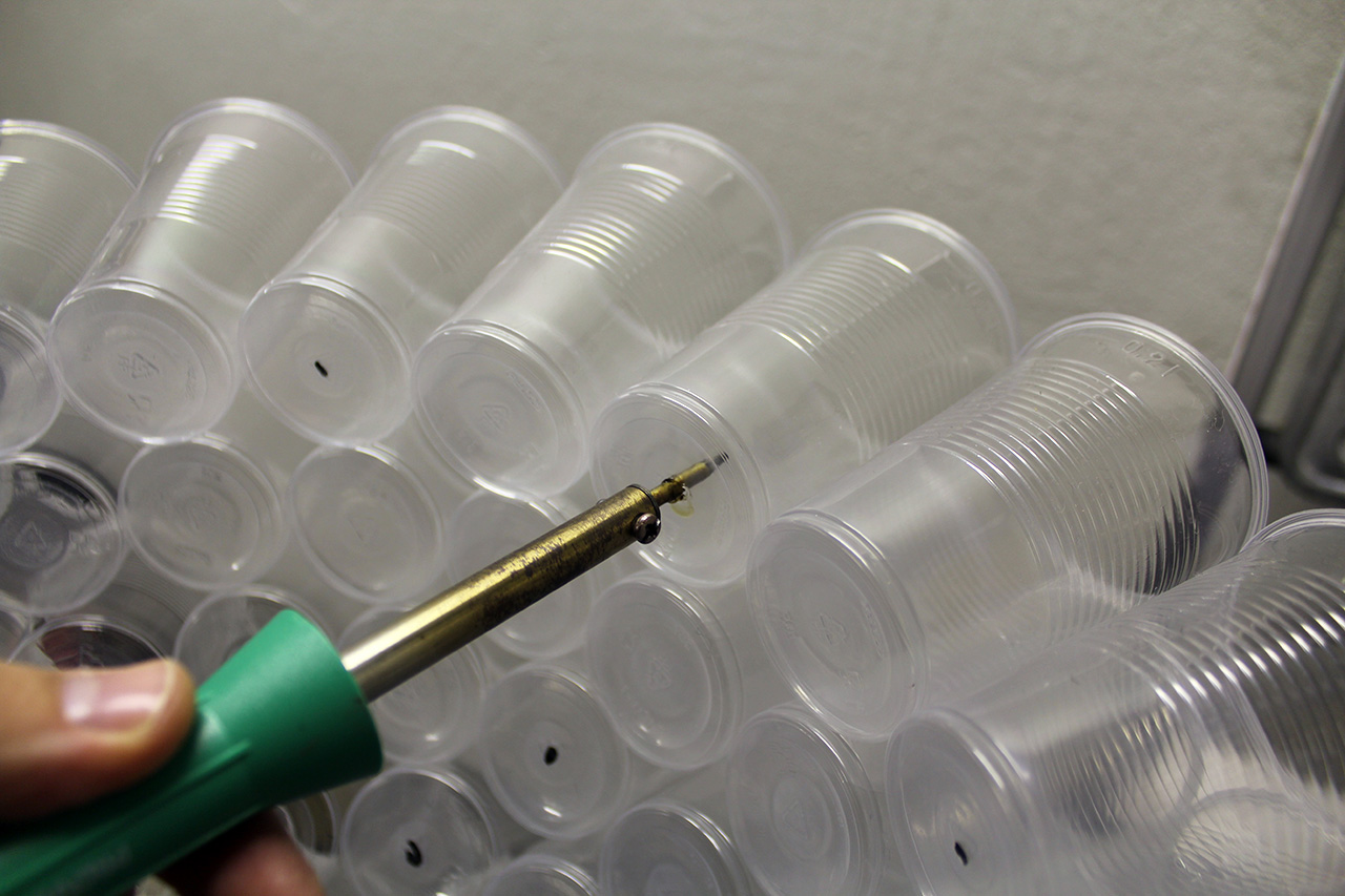 LED-lampe af plastik-krus