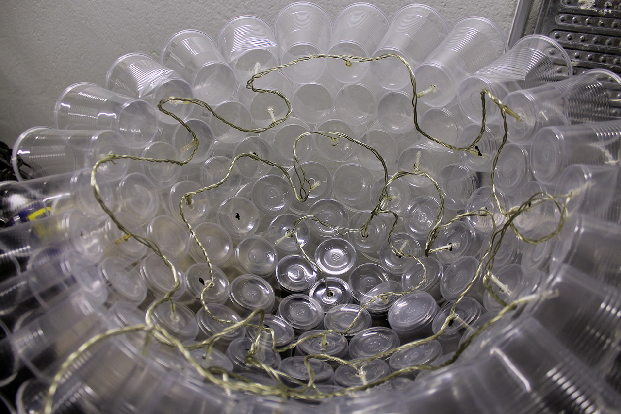 LED-lampe af plastik-krus