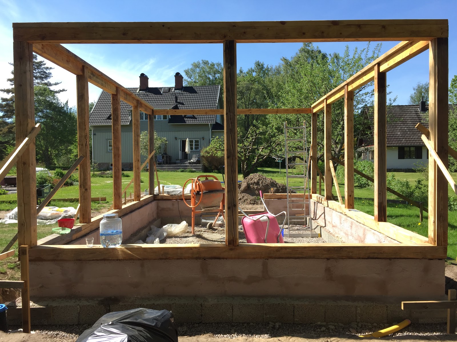 Orangeri med gamle vinduer og masser af detaljer