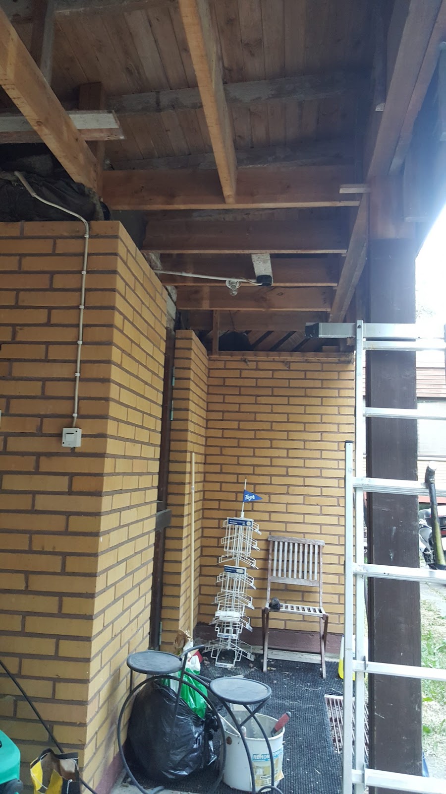 Smart garage mellem hus og mur