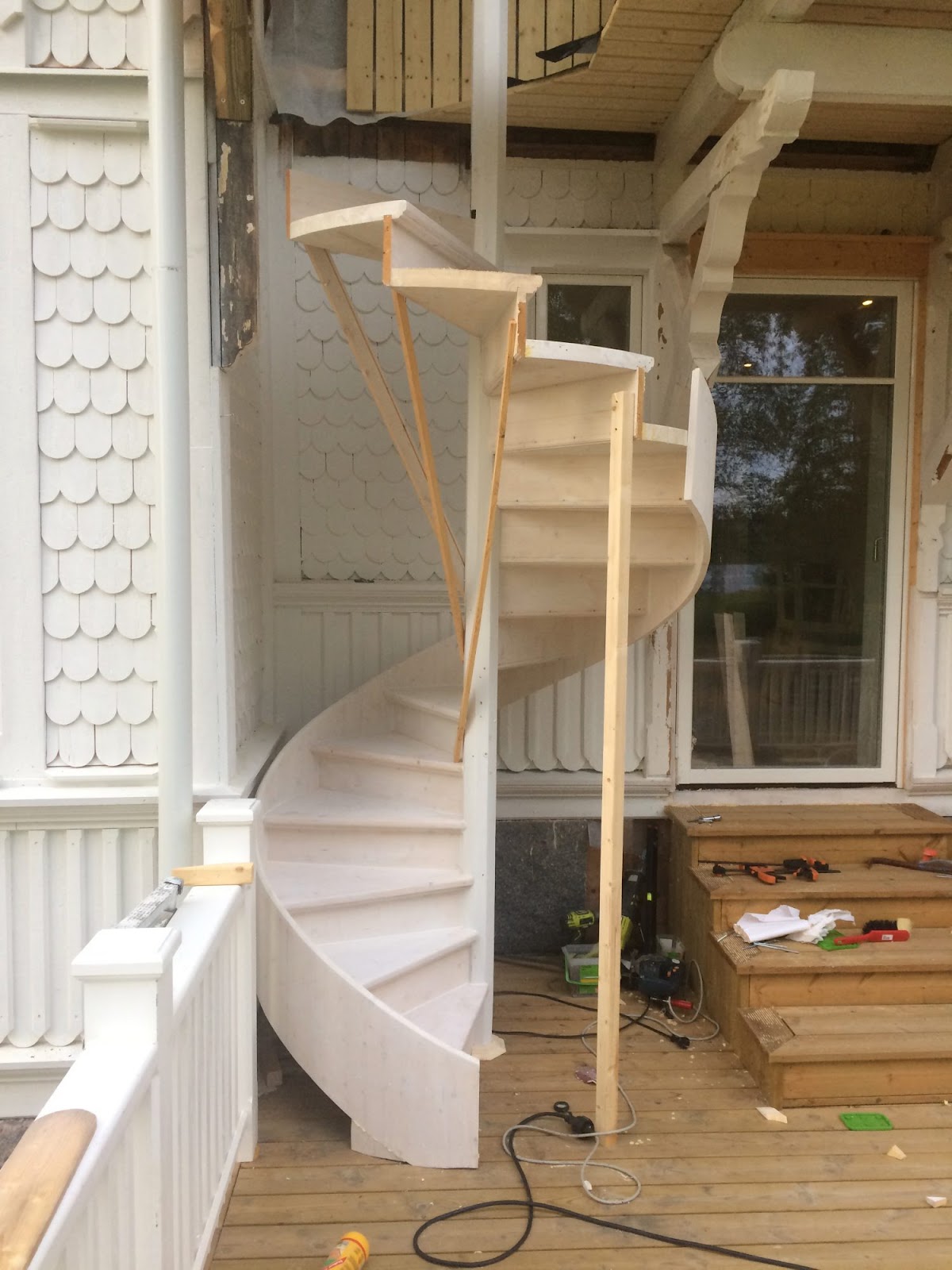 Vindeltrappe i træ