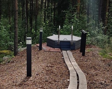 Koldtvandsbassin i forbindelse med sauna