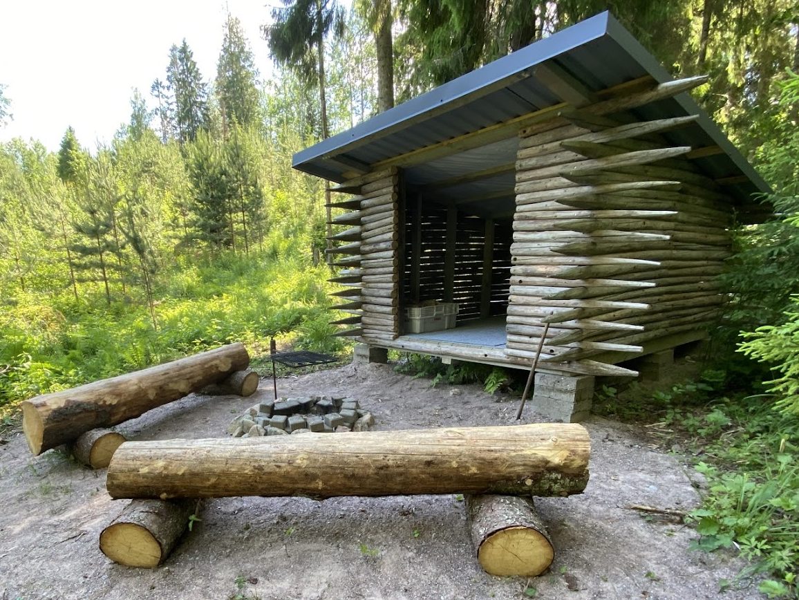 Shelter med spidse rafter