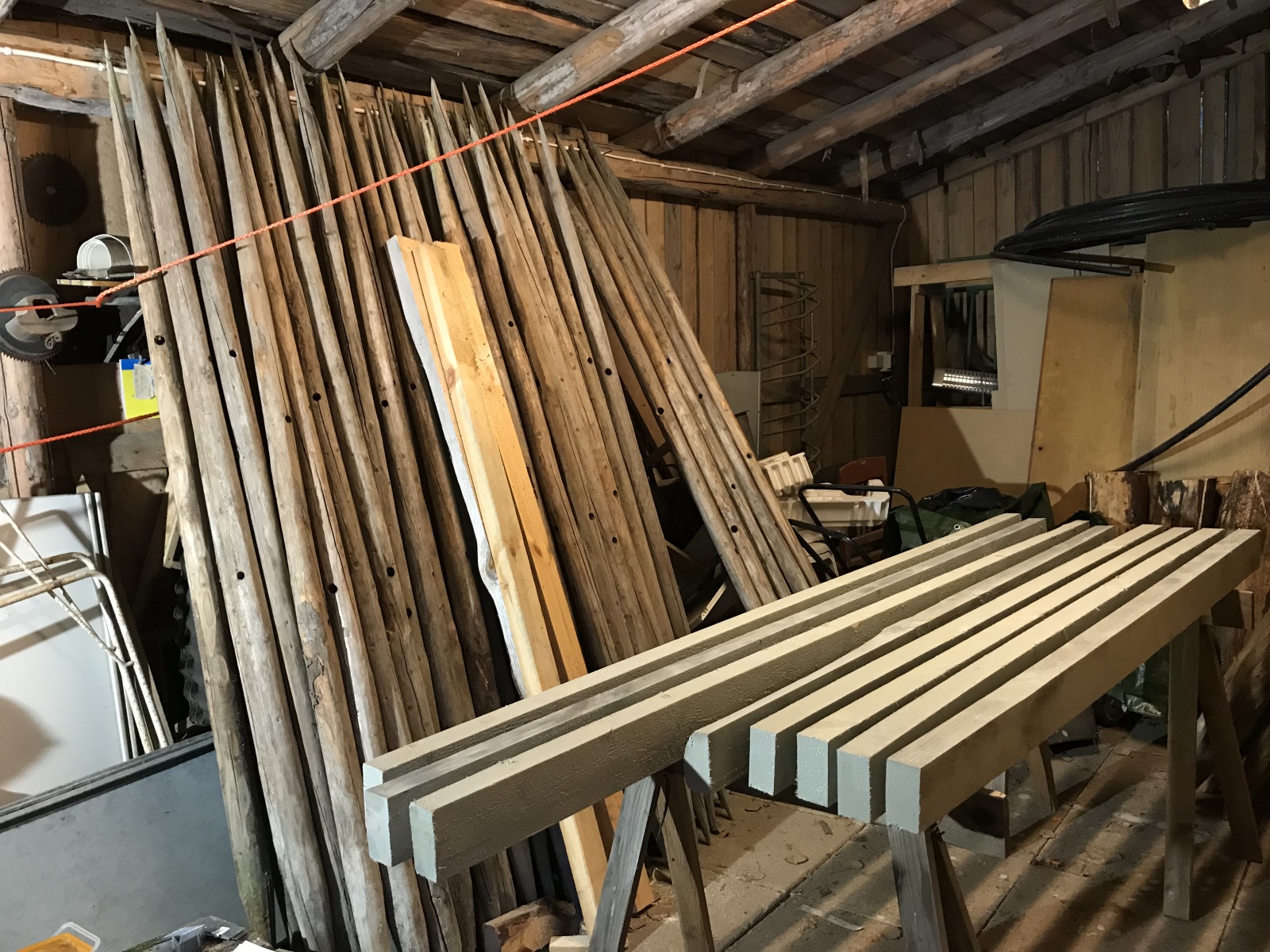 Shelter med spidse rafter